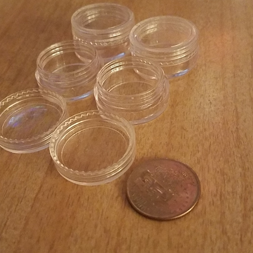 35 piece clear plastic sml screw on lid container